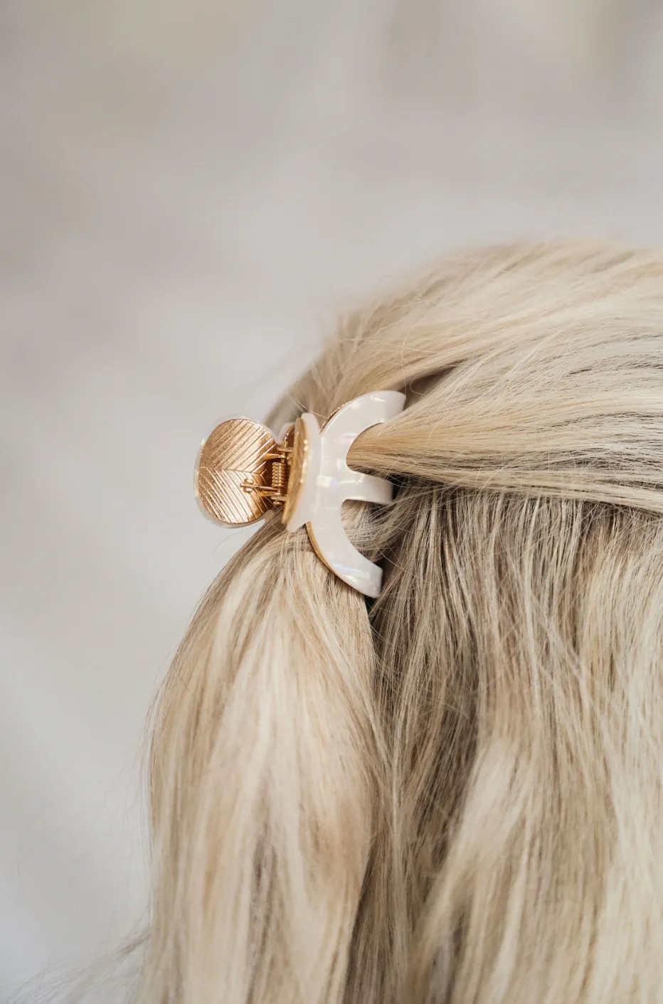 Aria Ivory Hair Clip