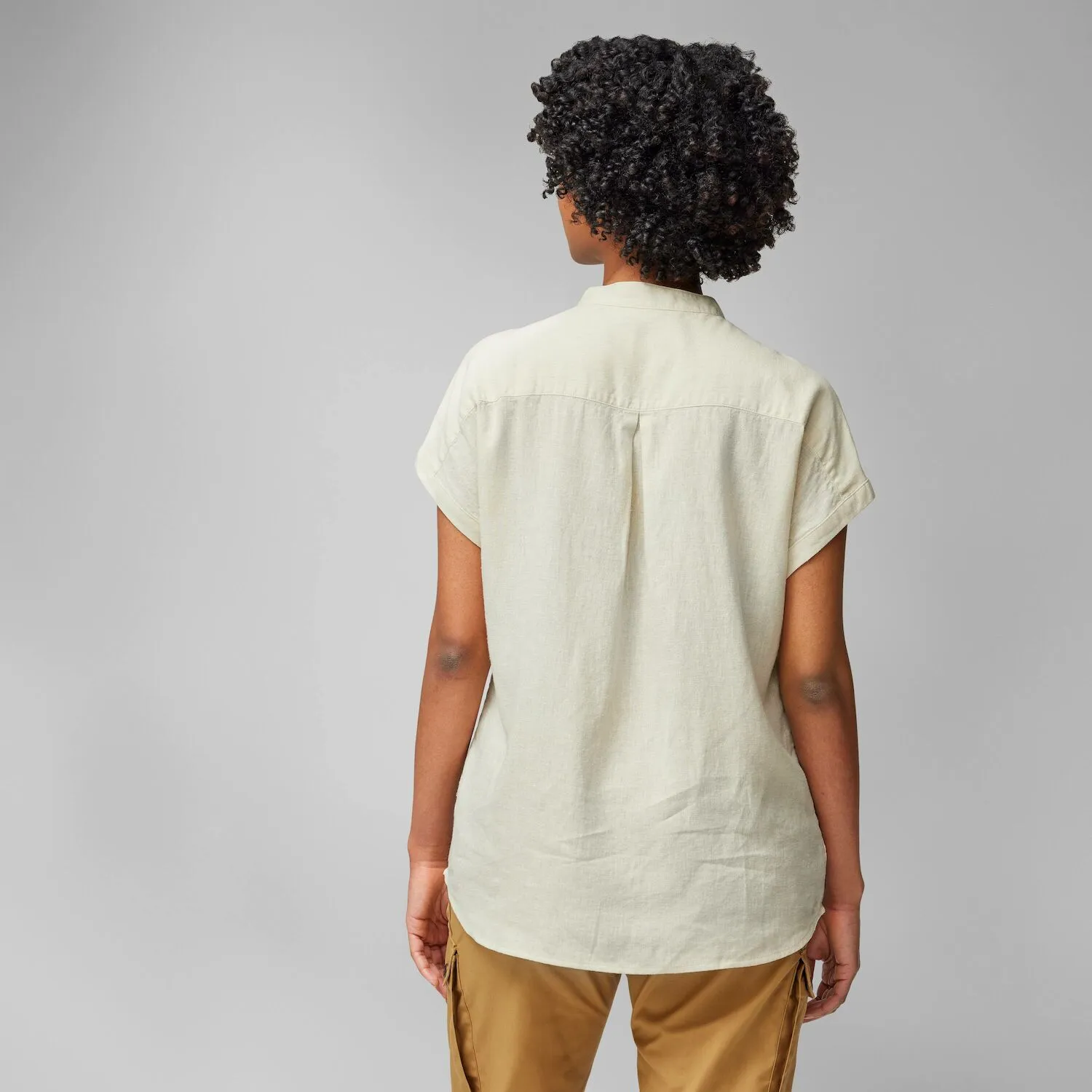 Fjällräven Women&#x27;s Övik Hemp Shirt Short Sleeve Chalk White | Buy Fjällräven Women&#x27;s Övik Hemp Shirt Short Sleeve Chalk White here | Outnorth