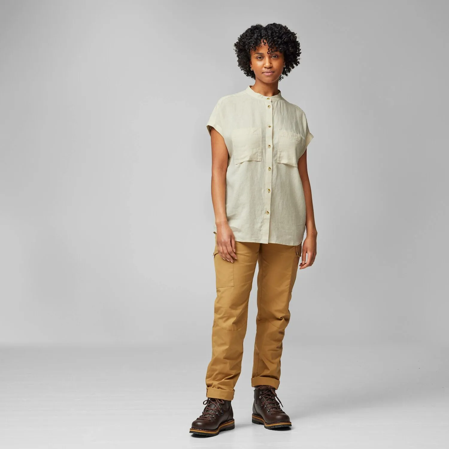 Fjällräven Women&#x27;s Övik Hemp Shirt Short Sleeve Chalk White | Buy Fjällräven Women&#x27;s Övik Hemp Shirt Short Sleeve Chalk White here | Outnorth