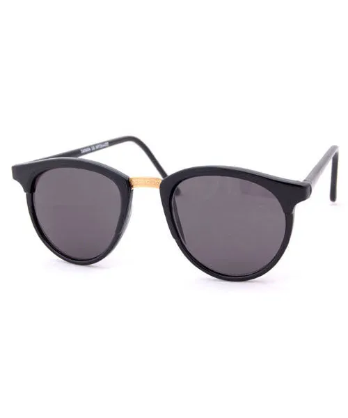 PASSAGE Black Classic Preppy Sunglasses