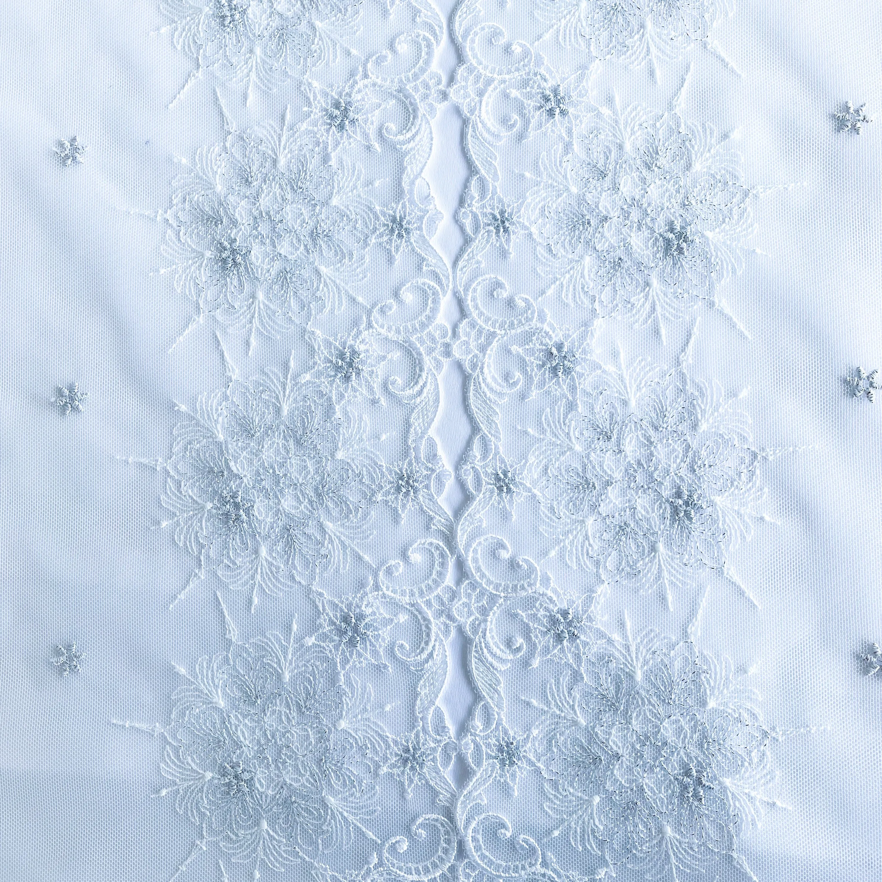 Tulle Lace #370 - White Christmas 7 3/4"