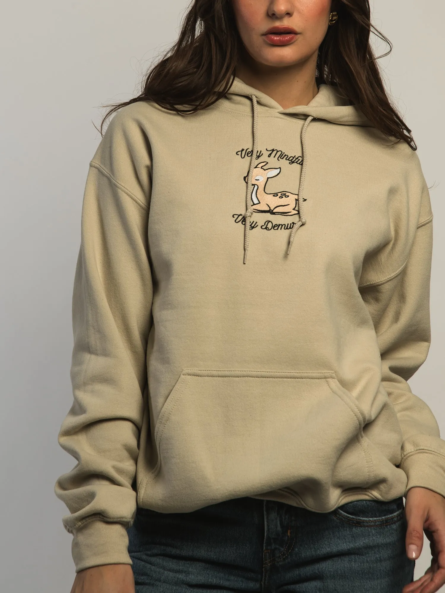 VERBAGE VERY DEMURE PULLOVER HOODIE - NATUREL